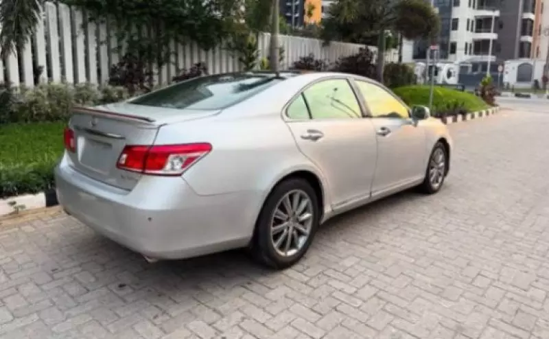 Lexus ES 250   - 2012