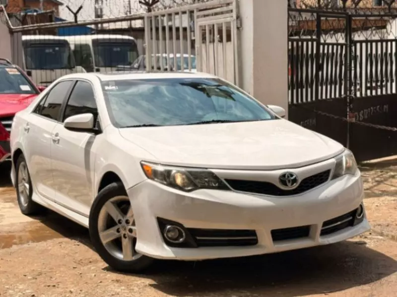 Toyota Camry   - 2013