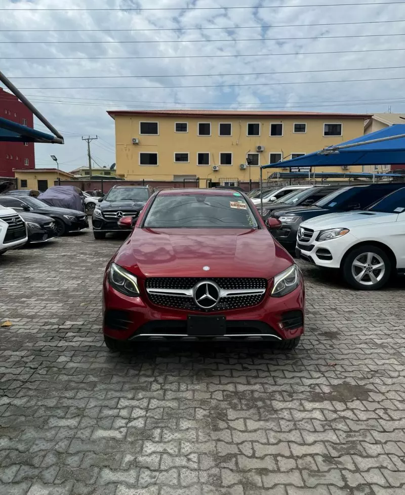Mercedes-Benz GLC 300   - 2017