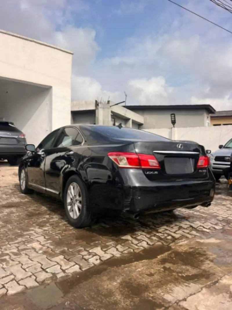 Lexus ES   - 2010