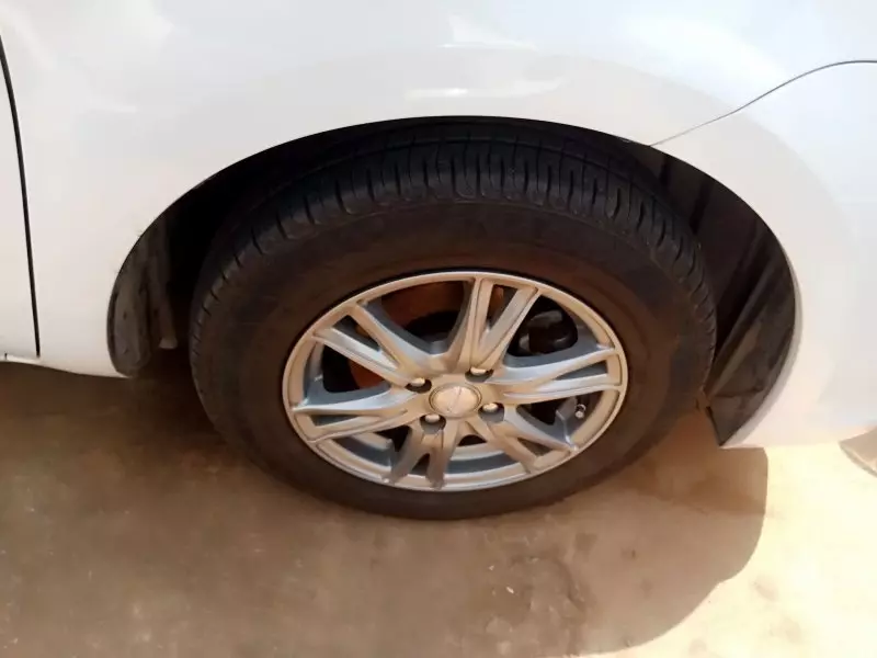 Toyota Sienta   - 2012