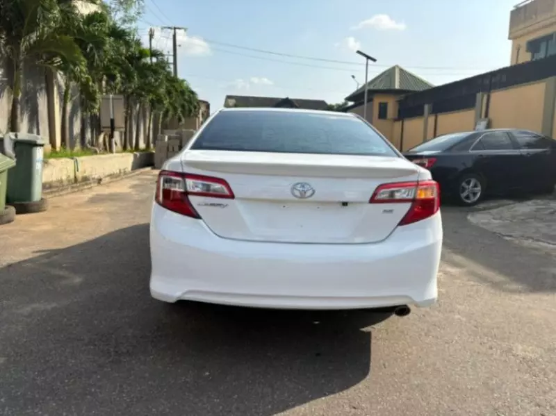 Toyota Camry   - 2012