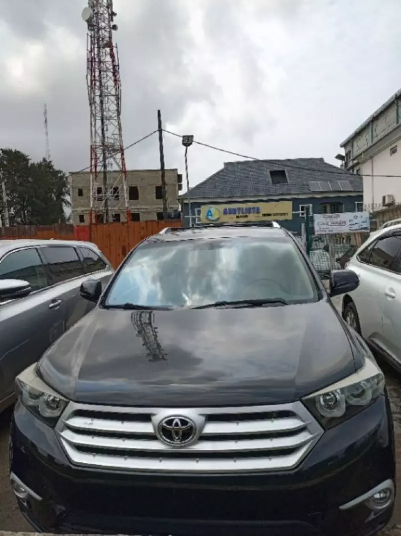 Toyota Highlander   - 2013