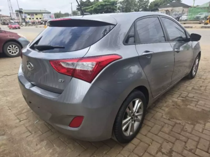 Hyundai Elantra   - 2016