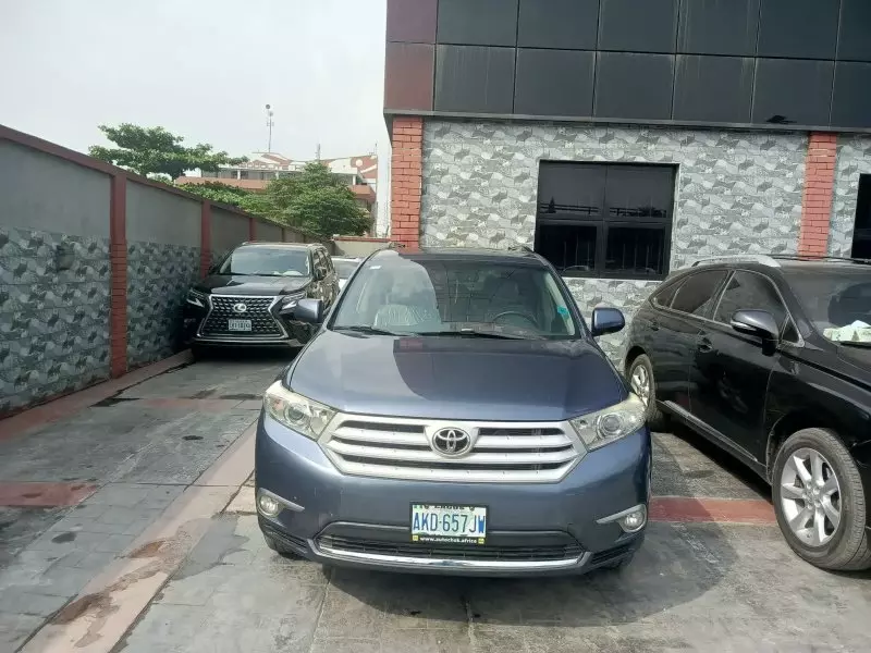 Toyota Highlander   - 2013