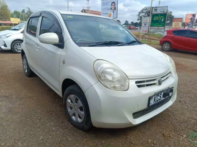 Toyota Passo   - 2011