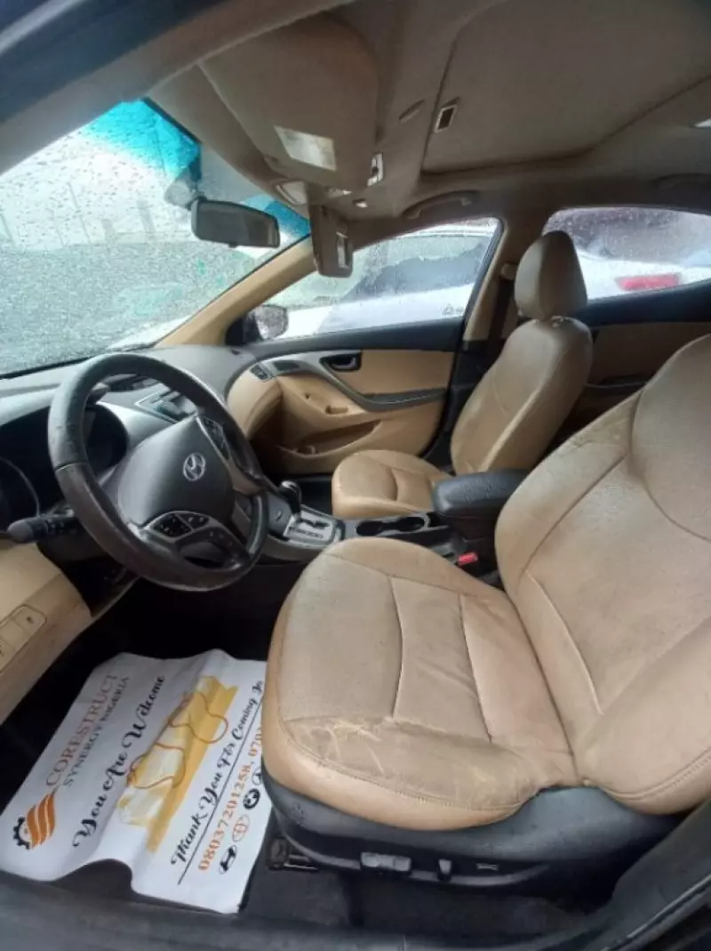 Hyundai Elantra   - 2013