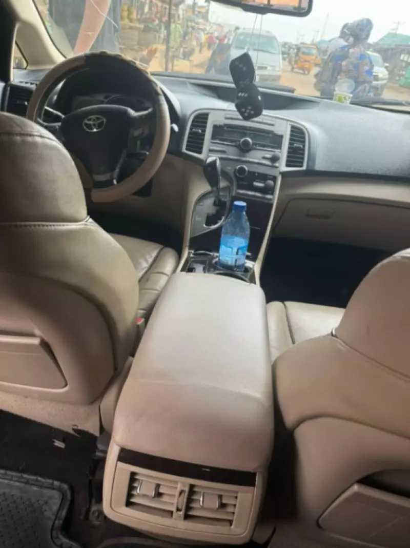 Toyota Venza   - 2012