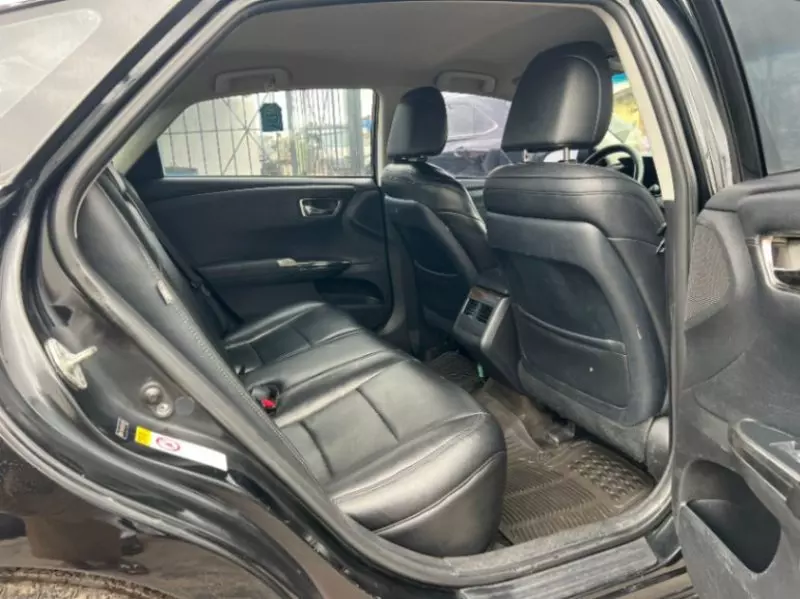 Toyota Avalon   - 2013
