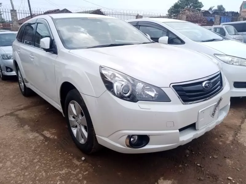 Subaru Outback   - 2011