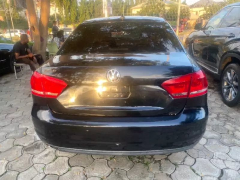 Volkswagen Passat   - 2013