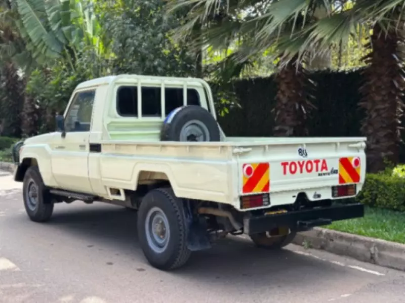 Toyota Land Cruiser Pick Up   - 2011