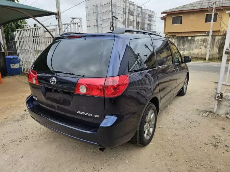 Toyota Sienna   - 2006