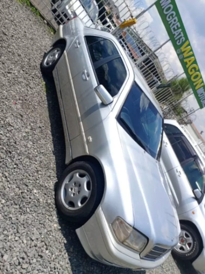 Mercedes-Benz 1820   - 2005