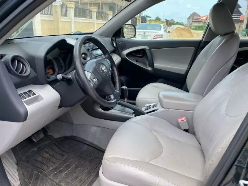 Toyota Rav4   - 2010