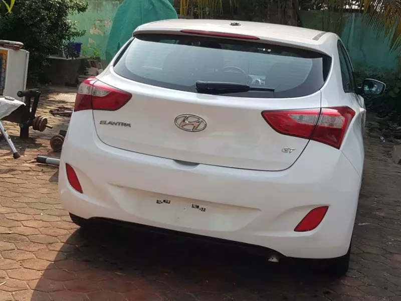 Hyundai Elantra   - 2015