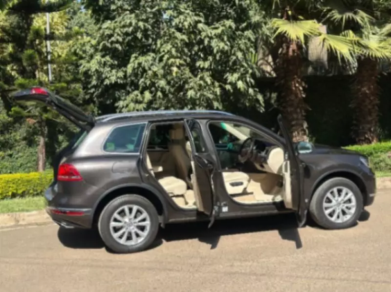 Volkswagen Touareg   - 2015