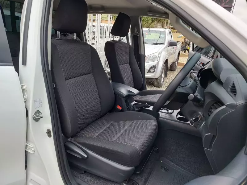 Toyota Hilux   - 2022