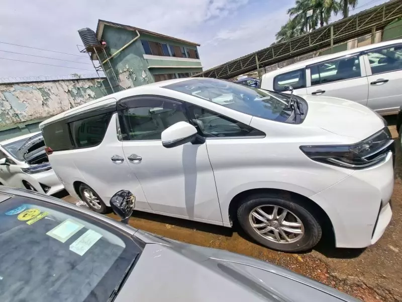 Toyota Alphard   - 2018