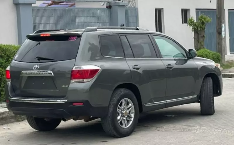 Toyota Highlander   - 2012