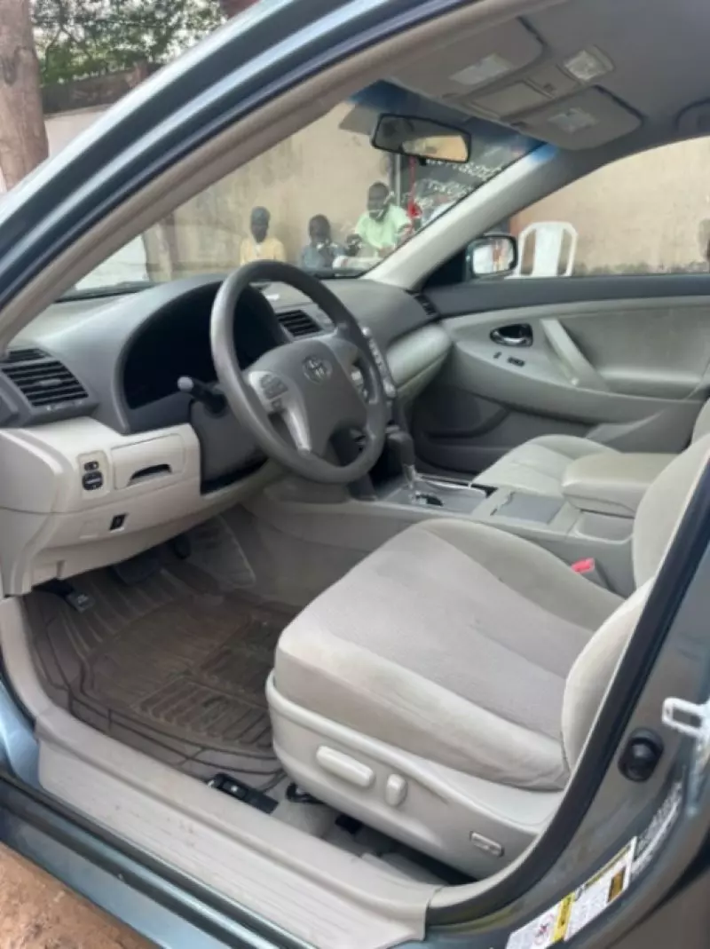 Toyota camry   - 2011