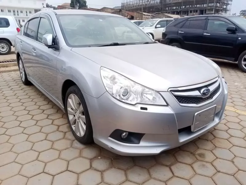 Subaru Legacy   - 2011