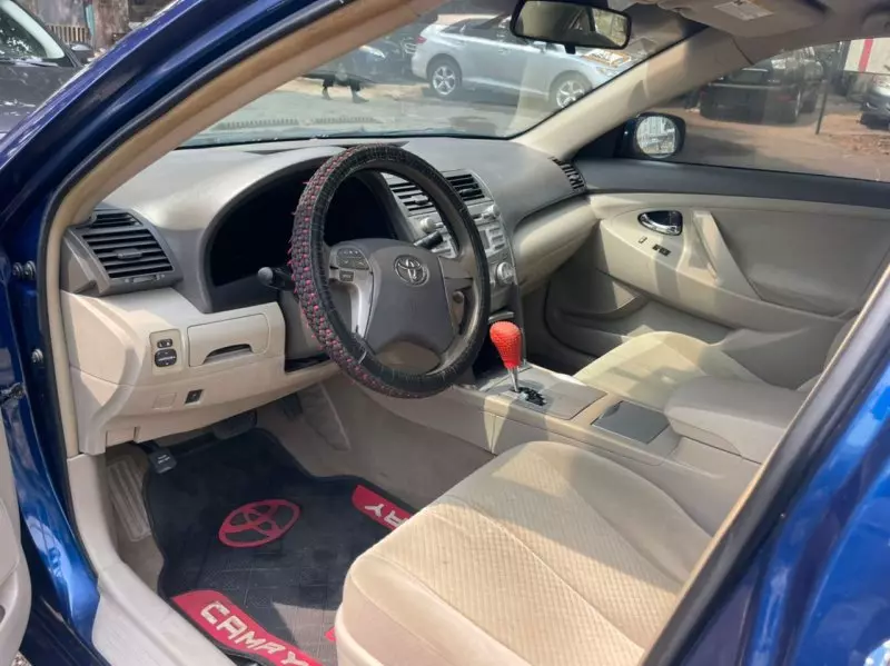 Toyota Camry   - 2010