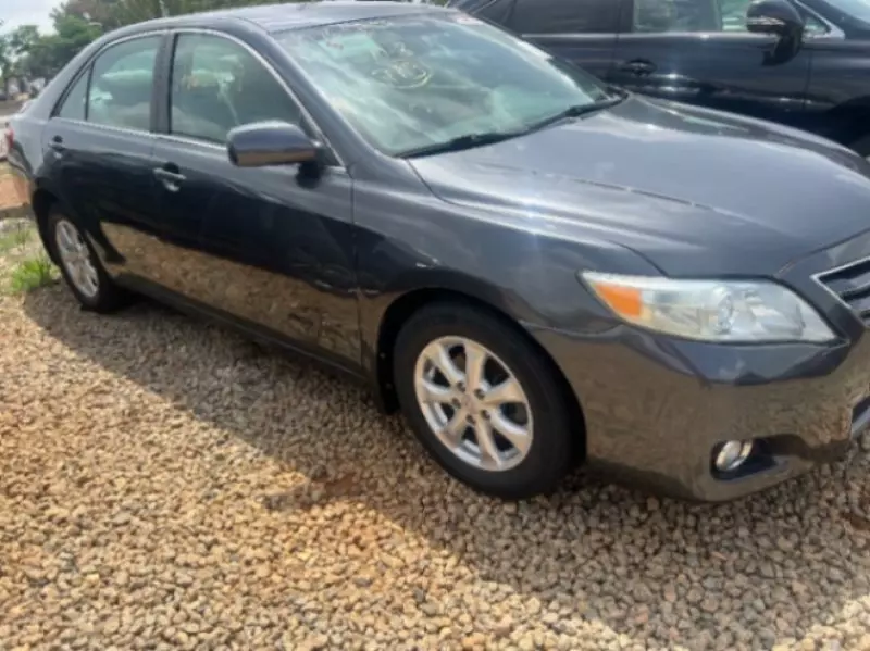 Toyota camry   - 2010