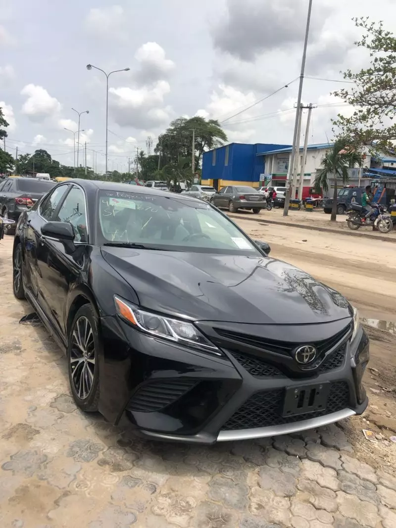 Toyota Camry   - 2018