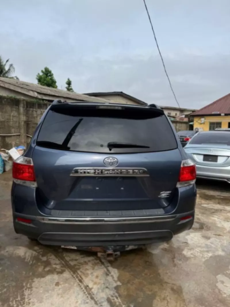 Toyota Highlander   - 2013