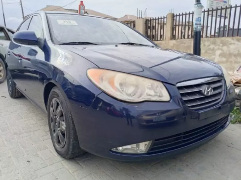 Hyundai Elantra   - 2010