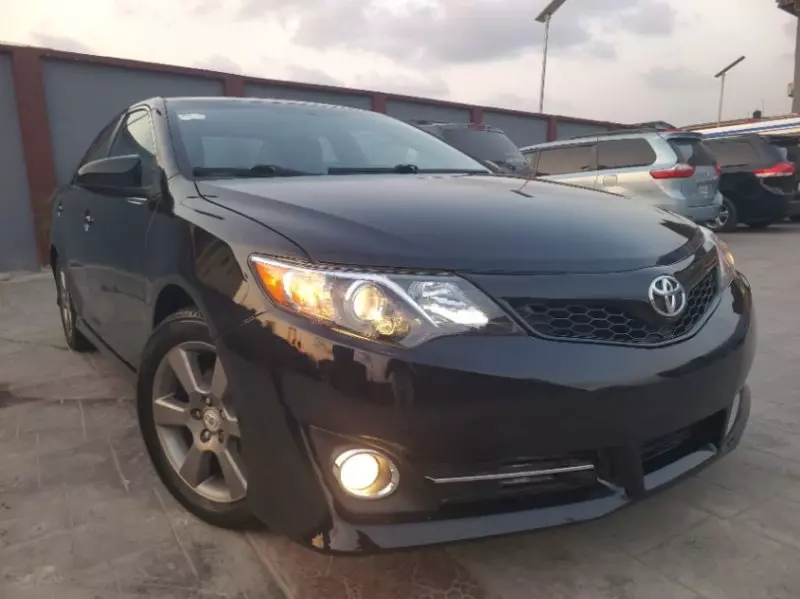 Toyota Camry   - 2014