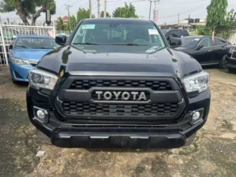 Toyota Tacoma   - 2018