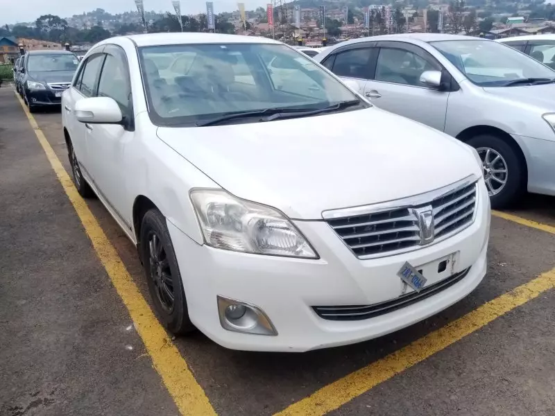 Toyota Premio    - 2012