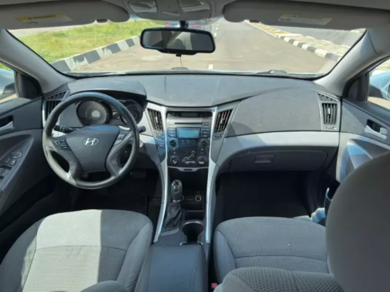 Hyundai Sonata   - 2011