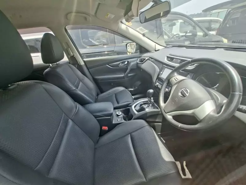 Nissan X-TRAIL   - 2015