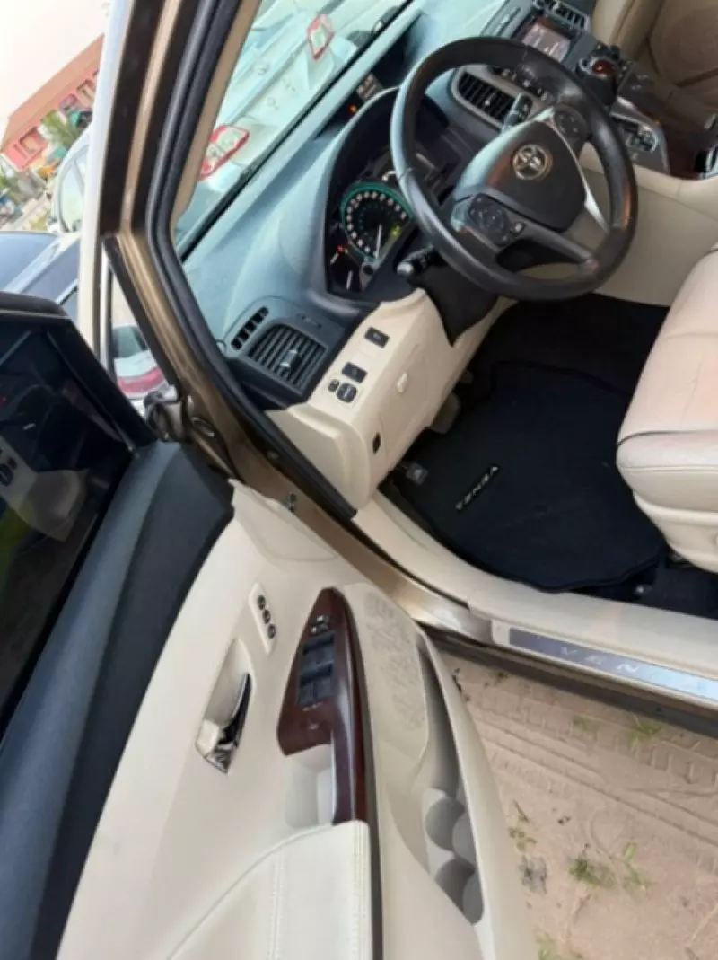 Toyota Venza   - 2013