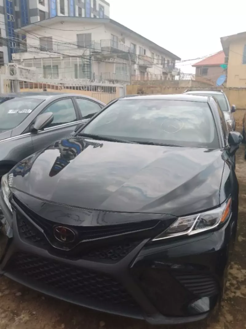 Toyota Camry   - 2018