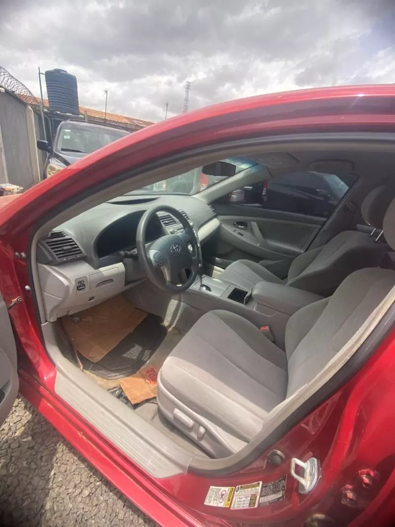 Toyota Camry   - 2010