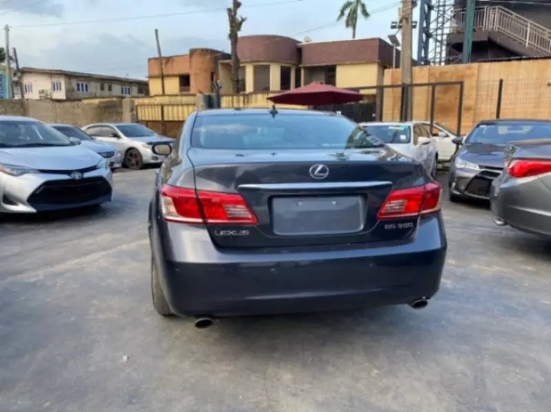 Lexus ES 350   - 2010