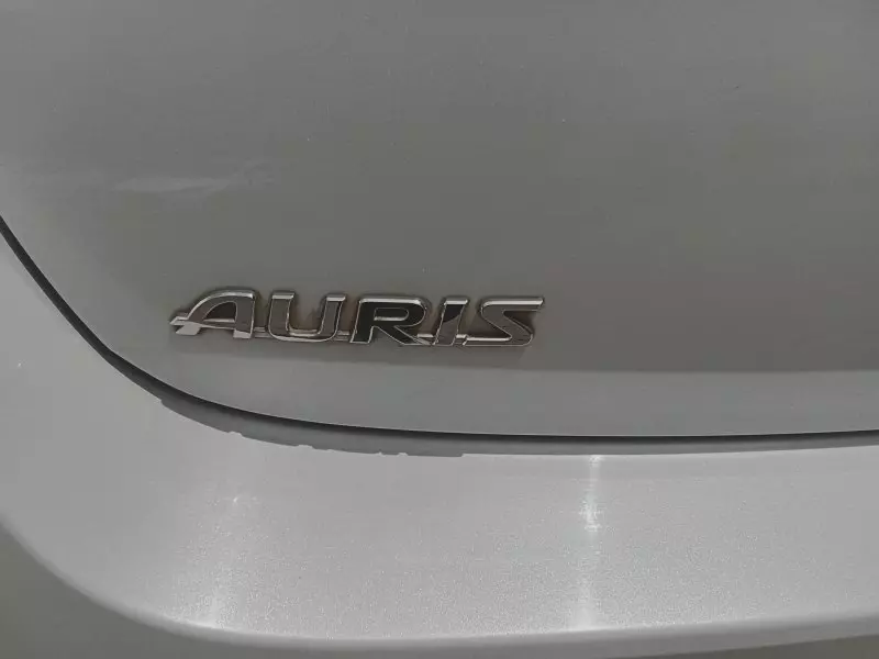 Toyota Auris Hybrid   - 2016