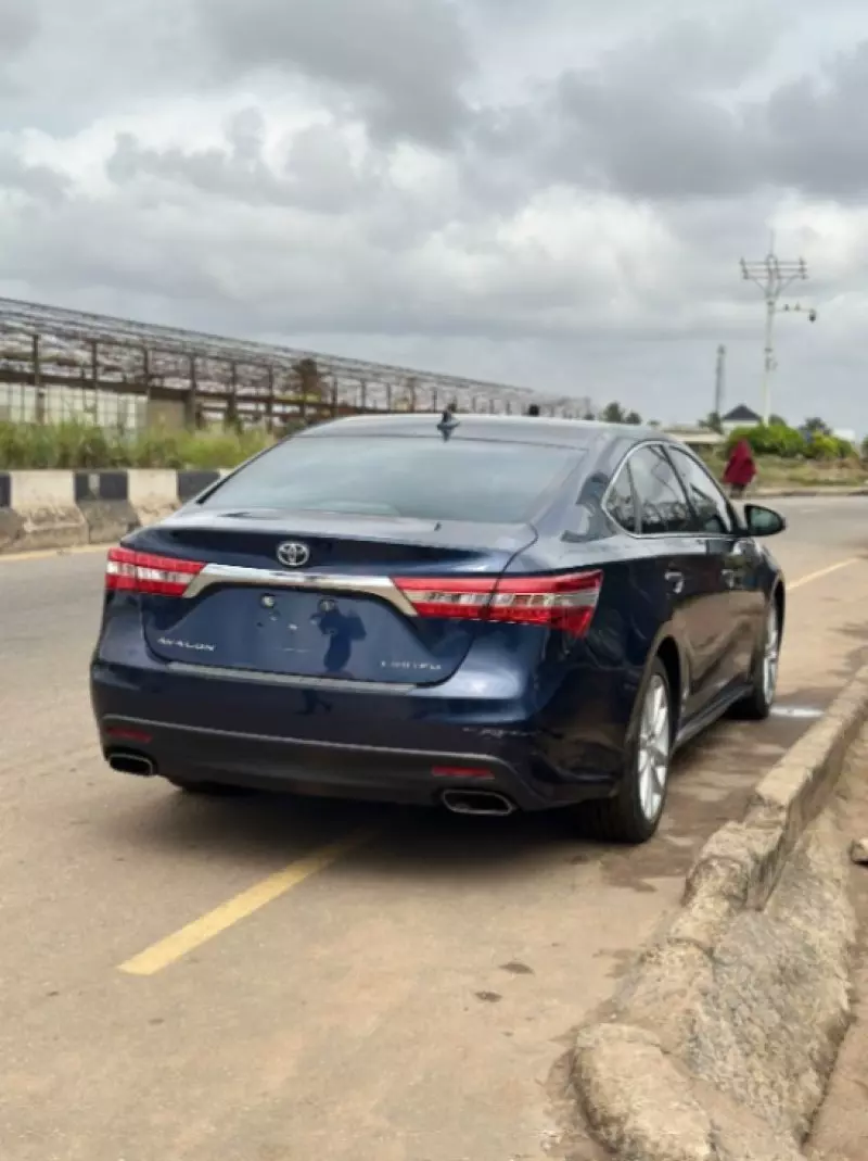 Toyota Avalon   - 2013