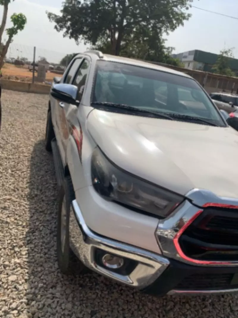 Toyota Hilux   - 2010