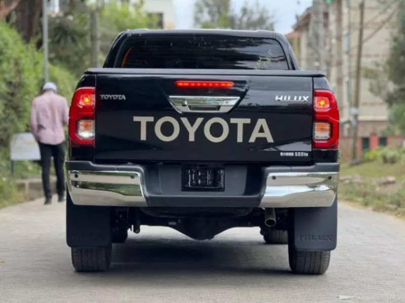 Toyota Hilux   - 2019