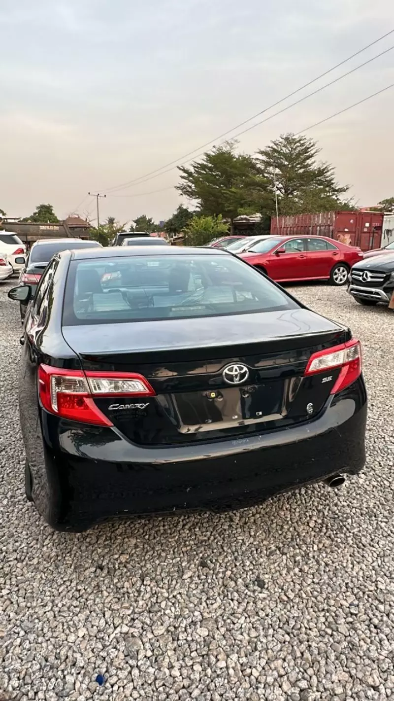 Toyota Camry   - 2012