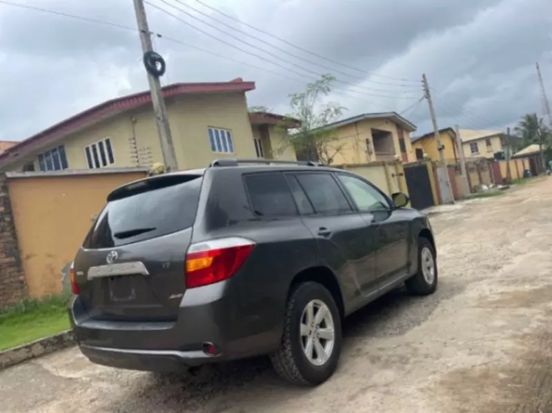 Toyota Highlander   - 2009
