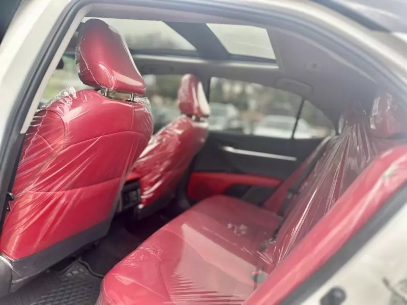 Toyota Camry   - 2018