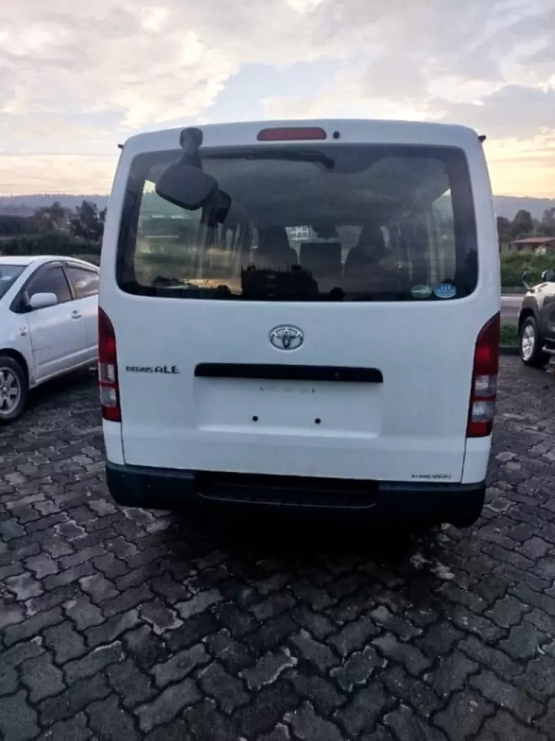 Toyota Hiace   - 2019