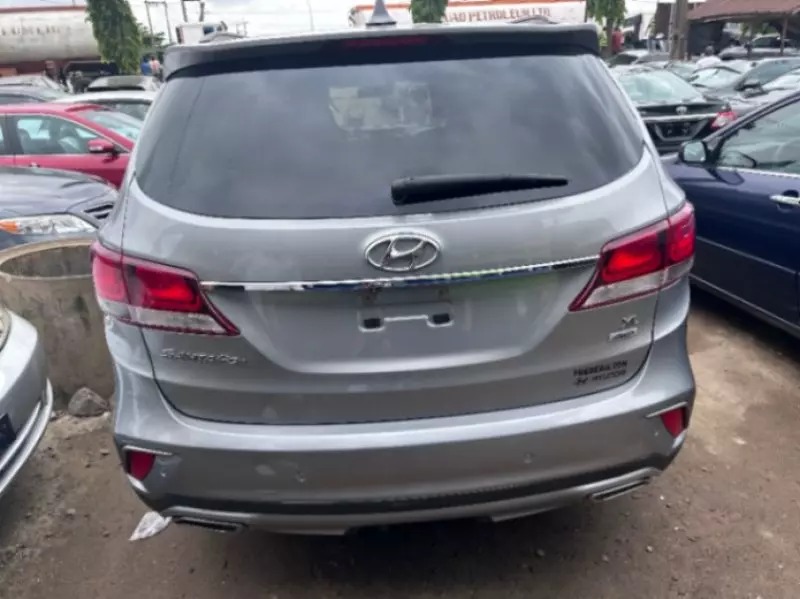 Hyundai Santa Fe   - 2017