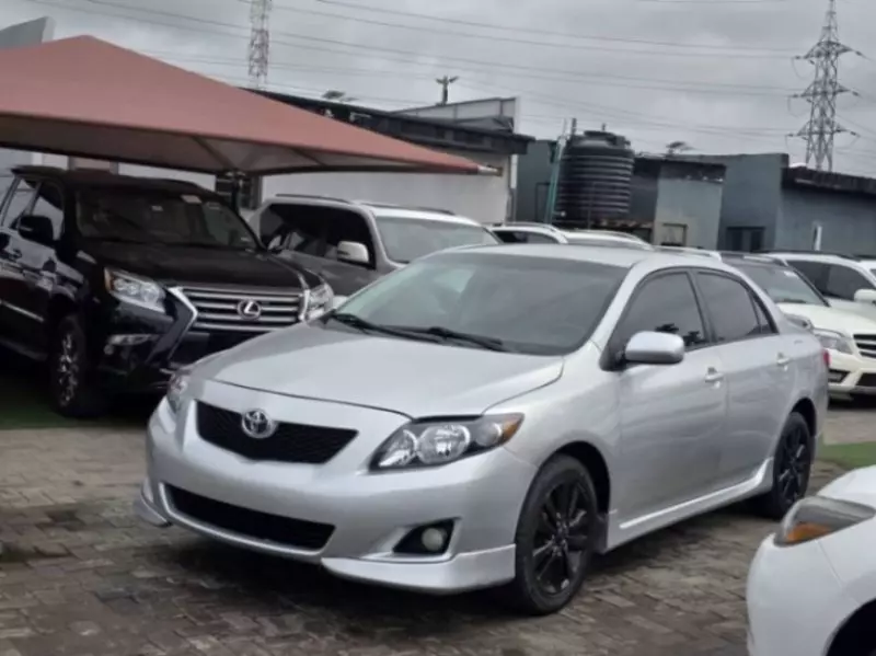 Toyota Corolla   - 2009